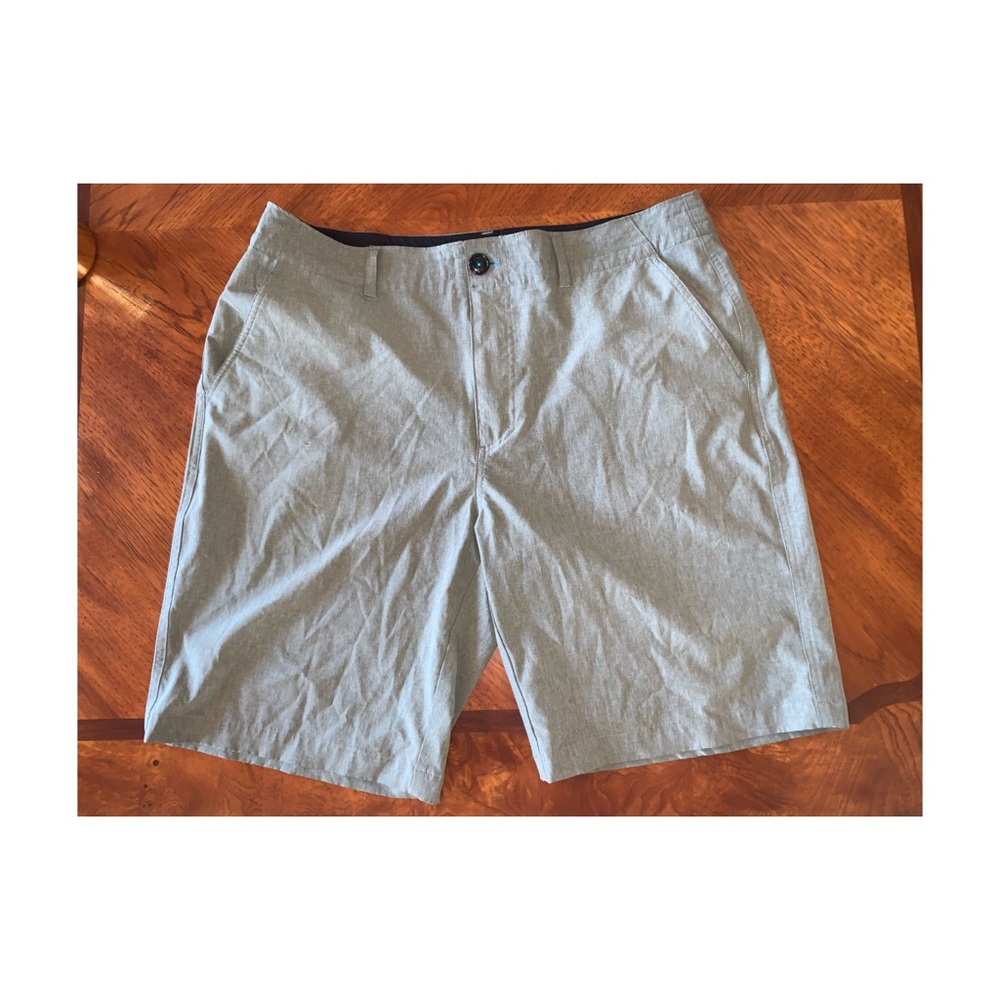 Men’s Arizona flex waist shorts. Size 34.